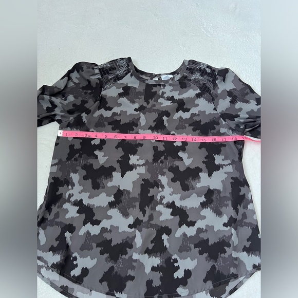 Peyton Jensen Evereve Smocked Camouflage Blouse - Small - Picture 6 of 7